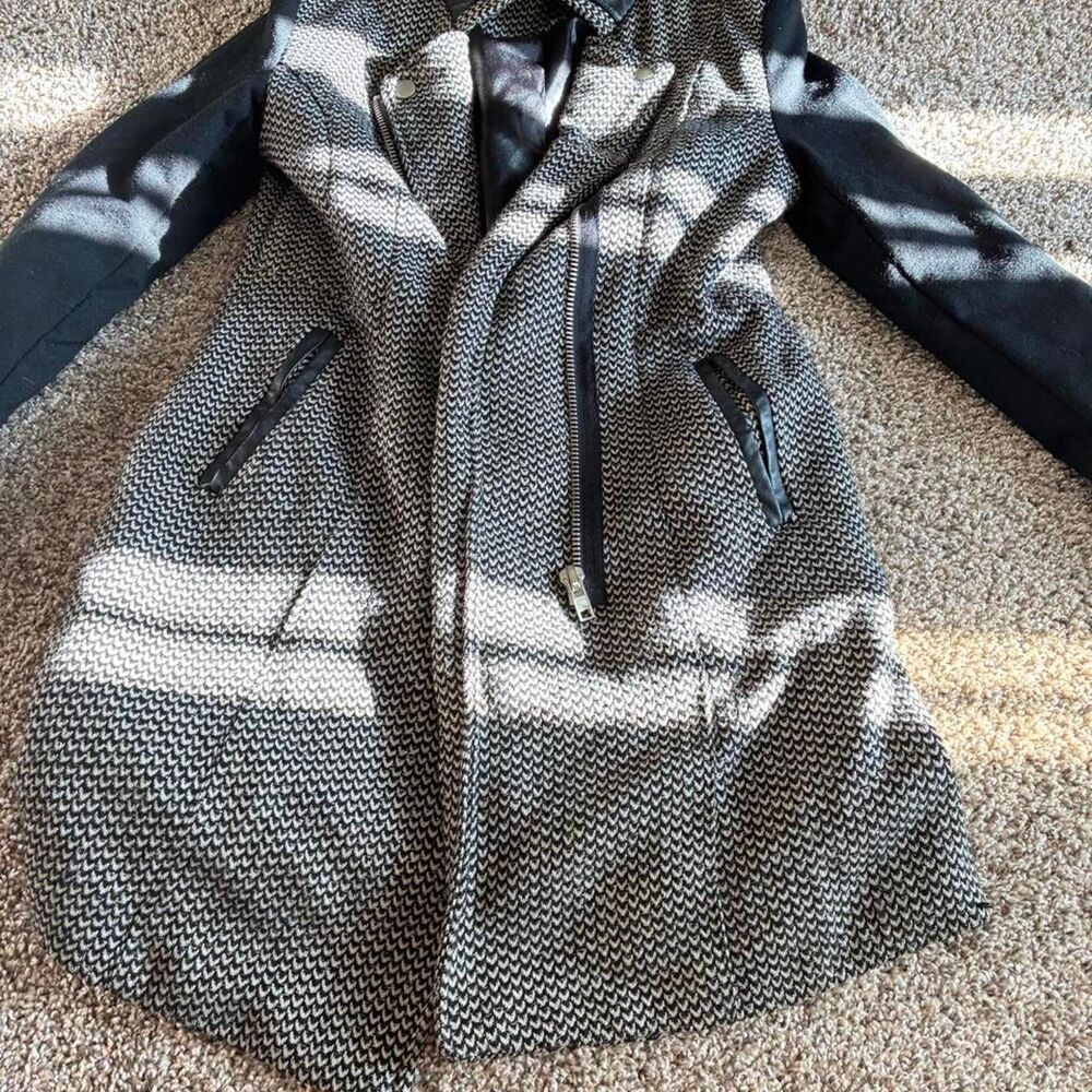 Buttons Women's Black and Grey Jacket